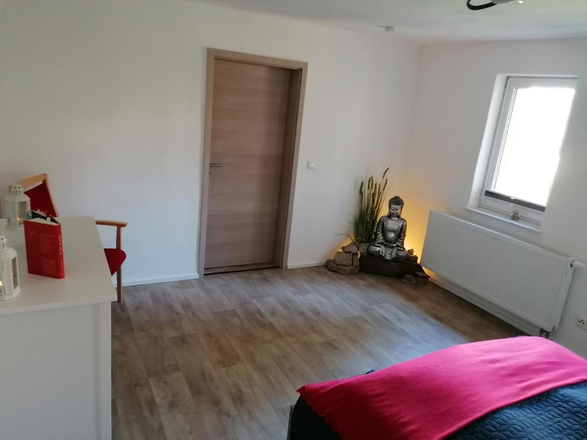 Fewo Im Lehm-Fachwerkhaus Erfurt Mit 3 Einzelnen Schlafzimmern Je Mit Tv Exterior photo